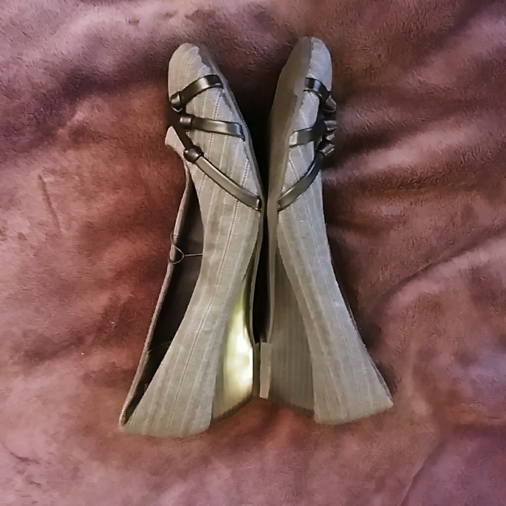 Seychelles women's low wedge shoes. 11